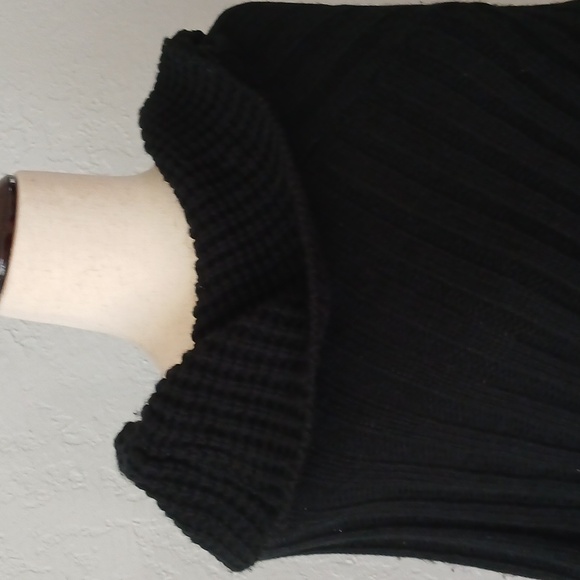 Poncho - Picture 2 of 7